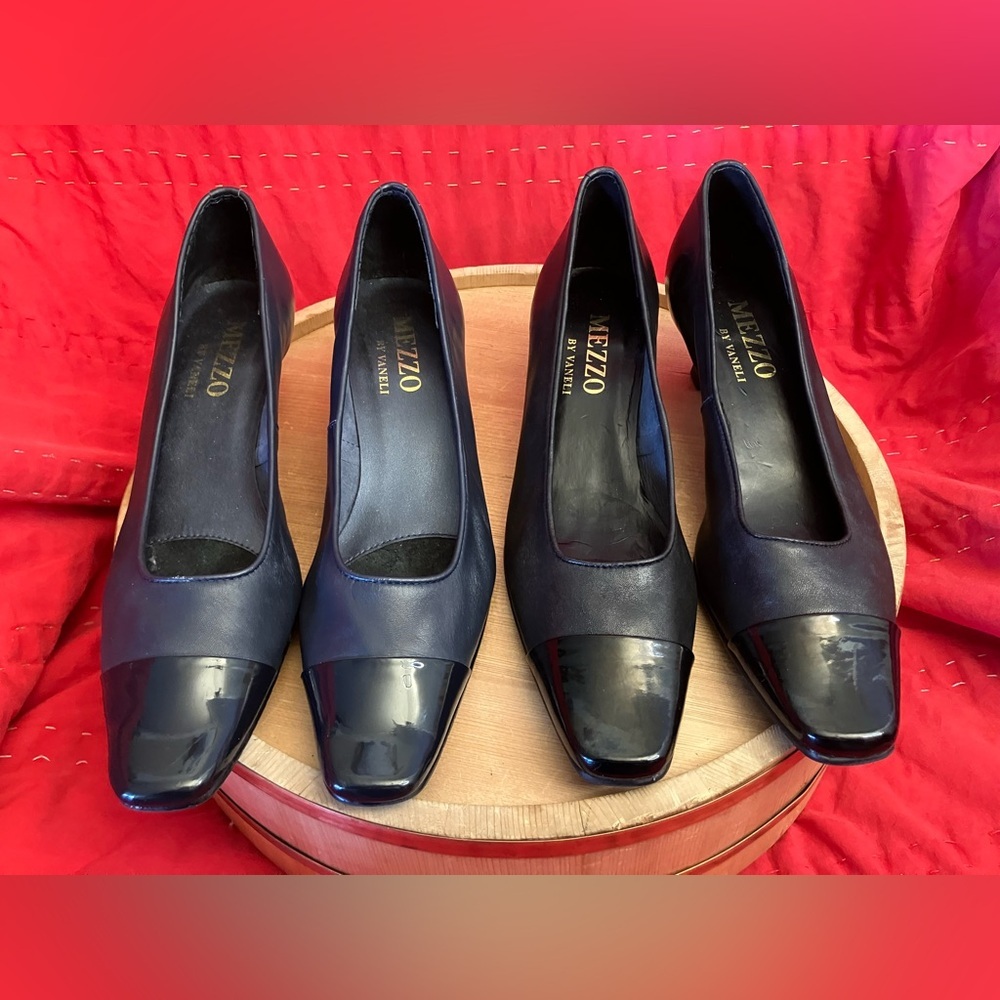 2 Pair Mezzo by Vaneli Narrow Leather Pump Square Cap Toe SlipOn Black Navy 7.5S